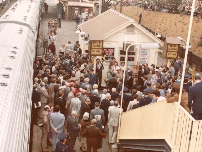 Crowds jam the platform on the Queen’s visit. She’s there in the centre in green. Picture: Supplied