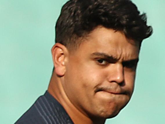 SYDNEY, AUSTRALIA - SEPTEMBER 30: Latrell MItchell of the Roosters passes during a Sydney Roosters NRL training session at the Sydney Cricket Ground on September 30, 2019 in Sydney, Australia. (Photo by Mark Metcalfe/Getty Images)