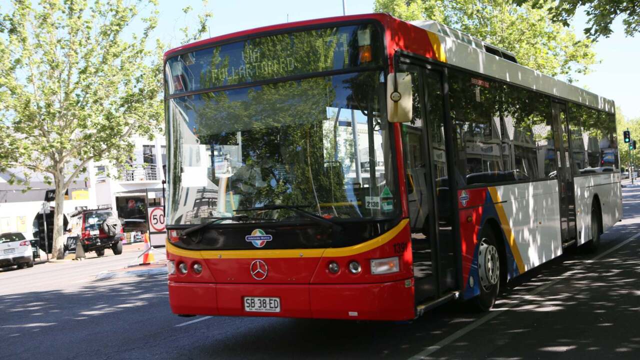 Service cuts leave Adelaide commuters stranded in searing heat