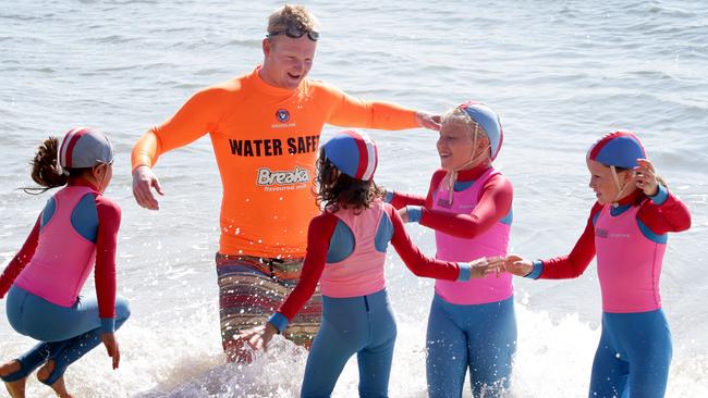 Olympian and Australian open water swimmer, Jarrod Poort, coaches the Ellis Beach nippers Picture: Anna Rogers