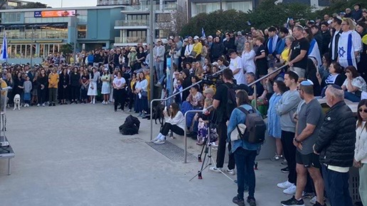 Jewish community hosts vigil to remember terror victims