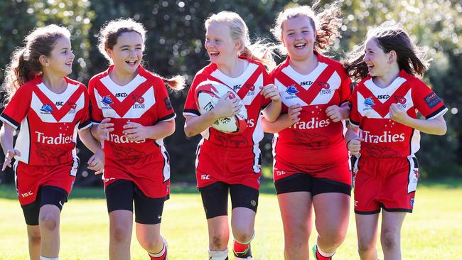 Evie Borg, 6, Isabelle Higgans, 11, Lucy Teplicanec, 11, Kennedy Robinson, 9, Ruby McPherson, 11, of Taren Point Titans U11's on Sunday. Picture: Justin Lloyd.