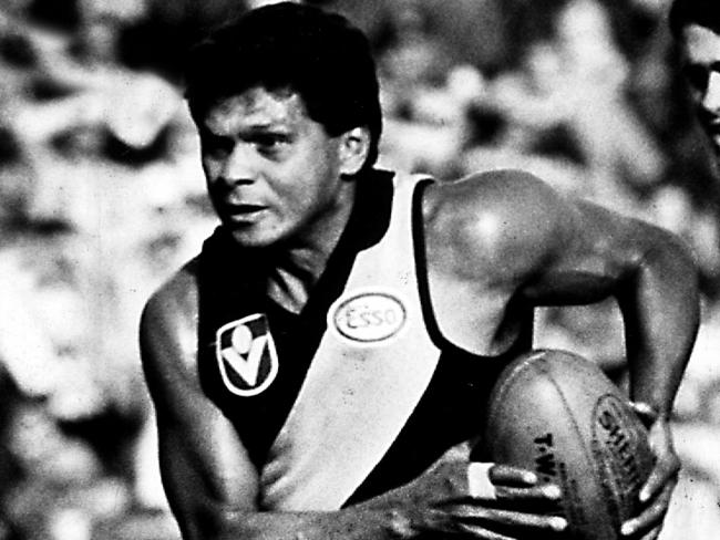 Cyril possessed the same remarkable body control as Maurice Rioli.