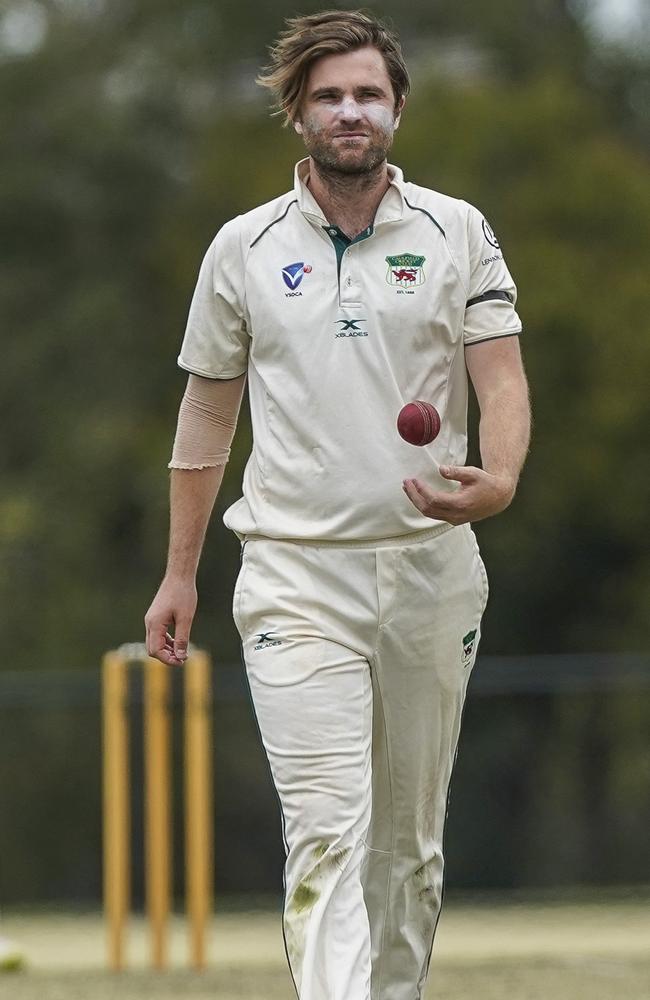 Jacob Thorne bowling for Caulfield. Picture: Valeriu Campan