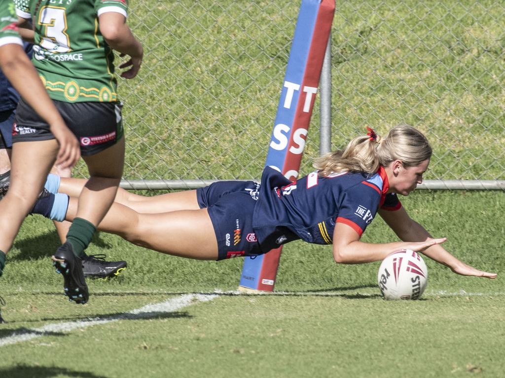 Jessica Fitzgibbons scores a try for Clydesdales. Picture: Nev Madsen.