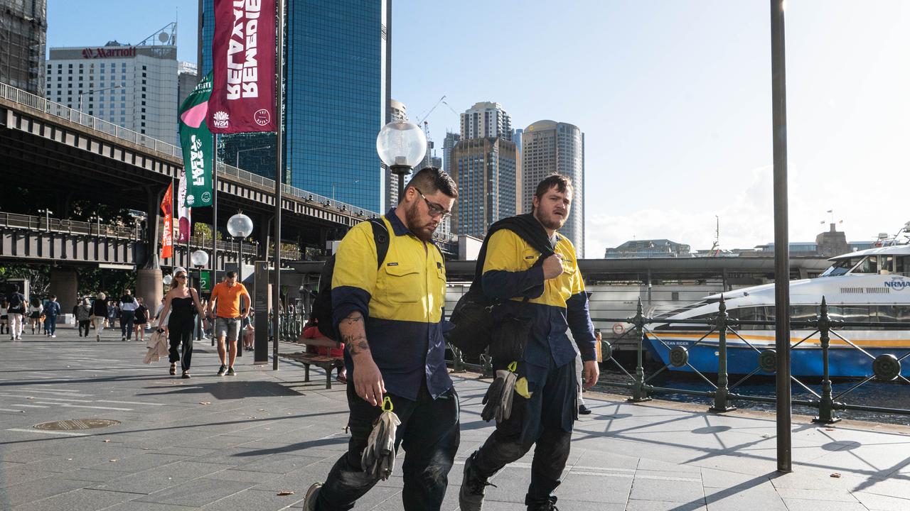 Soaring temperatures would limit tradies’ ability to work outside, having a significant impact on Australia’s productivity. Picture: NCA NewsWire / Flavio Brancaleone