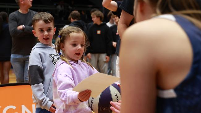 GEELONG, AUSTRALIA - OCTOBER 30: Geelong players thank fans during the round one WNBL match between Geelong United and Townsville Fire at The Geelong Arena, on October 30, 2024, in Geelong, Australia. (Photo by Kelly Defina/Getty Images)