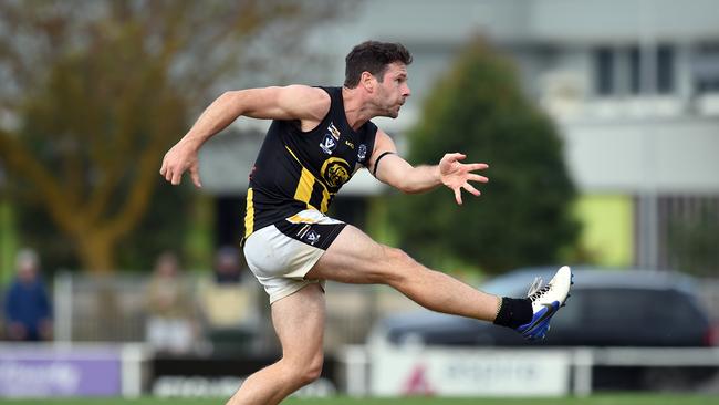 Jonathan Simpkin booted five goals for Colac.