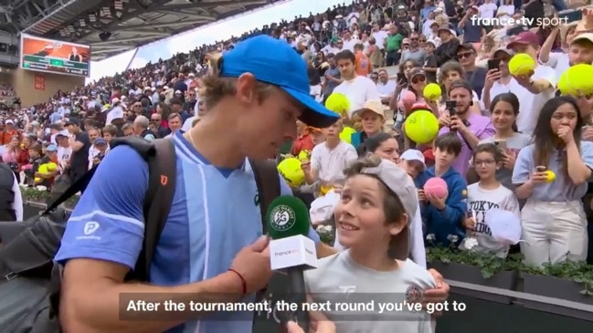 Alex de Minaur speaks French in wholesome moment with superfan