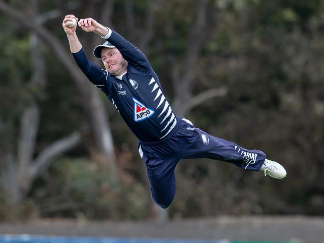 Geelong's Hayden Butterworth takes a diving catch during Round 1 of the Vic Super Slam. Picture: Arj Giese