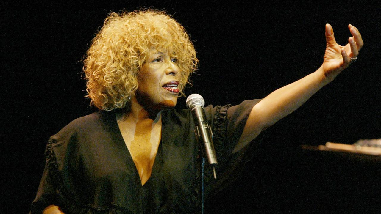 Roberta Flack, who won back-to-back Grammys for Record of the Year, dies at 88