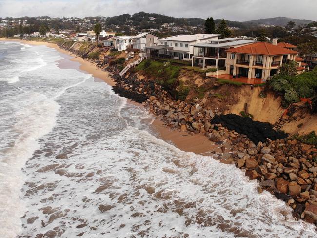 This aerial photo shows homes perched on Australia's eastern coastal town of Wamberal that are at risk of being swept away on July 28, 2020. (Photo by PETER PARKS / AFP)