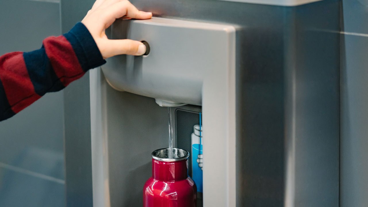 <h2>Bring a reusable water bottle&nbsp;</h2><p>Escape's digital editor, Rowena Ryan, says she always packs a reusable water bottle. "Not only is buying bottled water at the airport exxy, but single-use plastics are terrible for the environment. Once I'm through security I fill up at one of the many water fountains in the airport for free. I'd rather put my $6 towards a Lune croissant in Melbourne than on an over-priced bottle of H2O in the airport".</p>