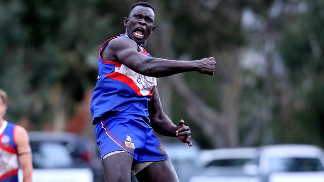 Majak Daw kicks a goal for North Heidelberg. Picture: Hamish Blair