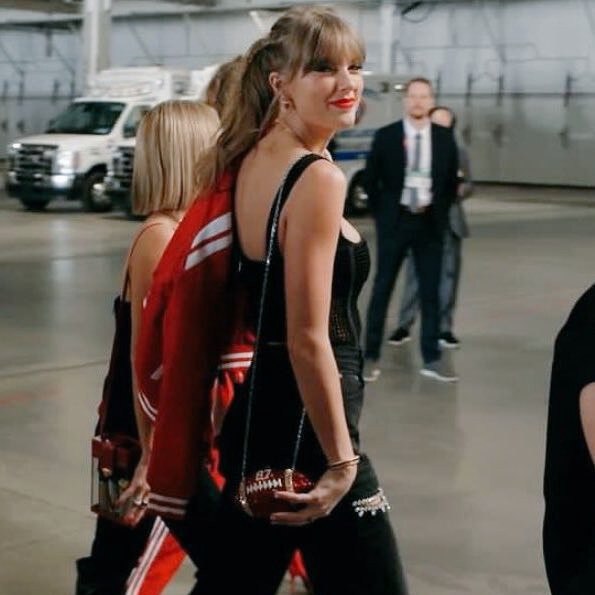 Taylor Swift arrives at the Super Bowl.