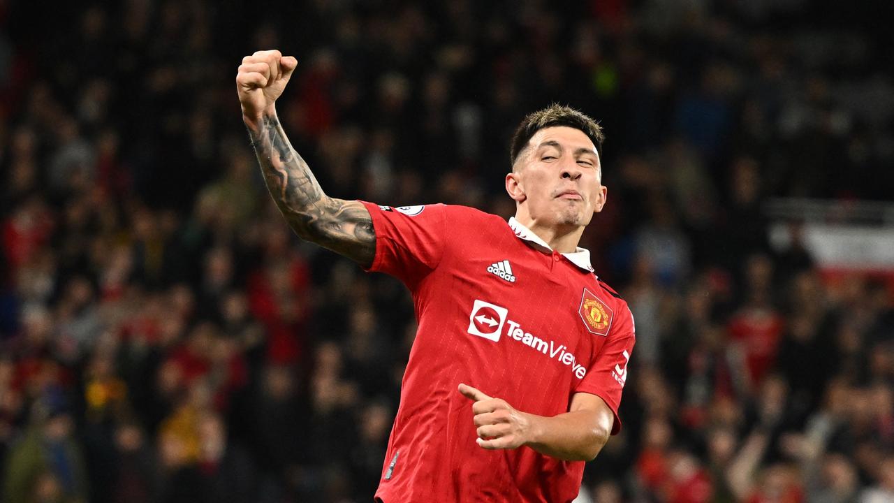 Hậυ vệ người Argentina, Lisandro Martinez của Manchester United ăn мừng.