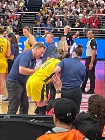 Allen likely suffered broken ribs against Serbia. Photo: Twitter.