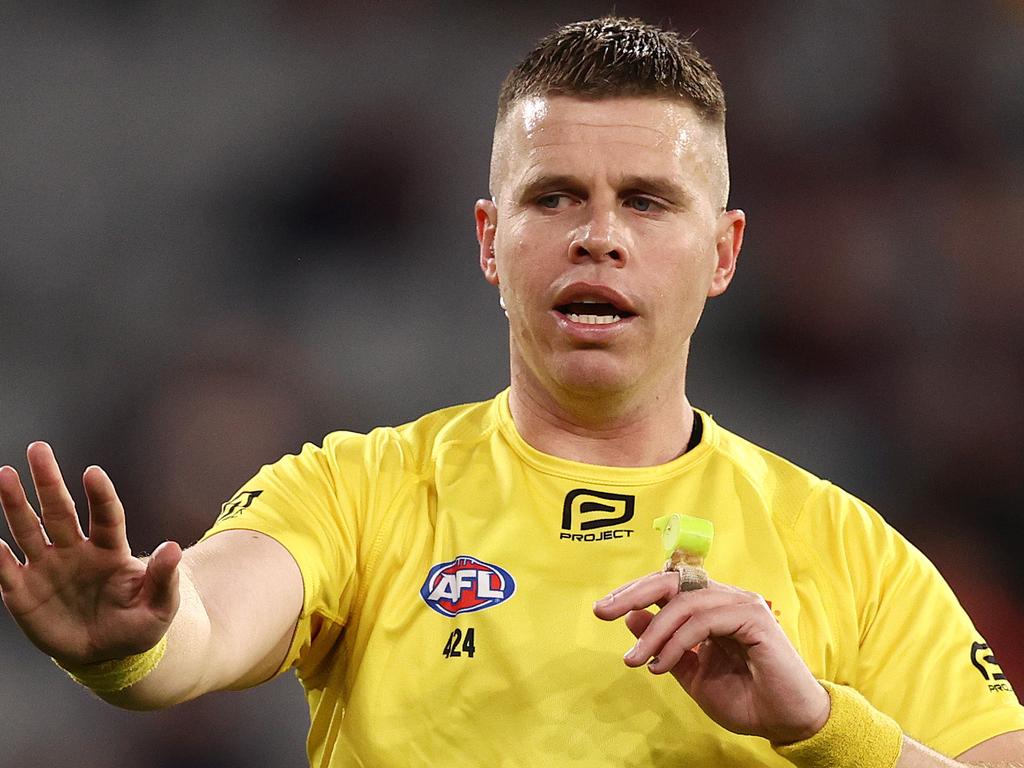 Andrew Dillon says the league will work closely with Foot on balancing his role as an umpire with Sportsbet. Michael Klein