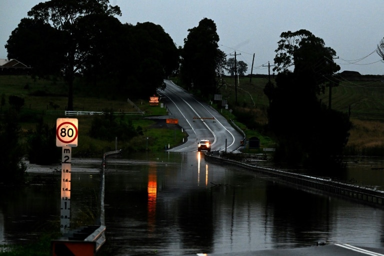 Thousands remain isolated as floods ease in eastern Australia