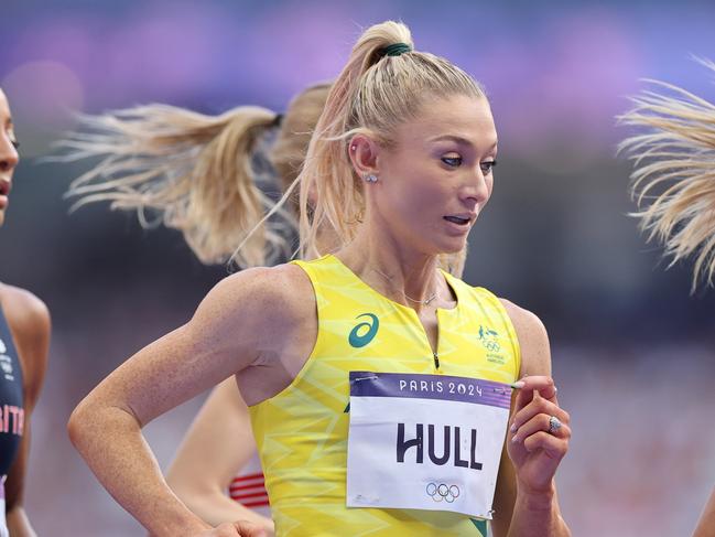 PARIS, FRANCE - AUGUST 06: Jessica Hull of Team Australia competes during the Women's 1500m Round 1 on day eleven of the Olympic Games Paris 2024 at Stade de France on August 06, 2024 in Paris, France. (Photo by Christian Petersen/Getty Images)