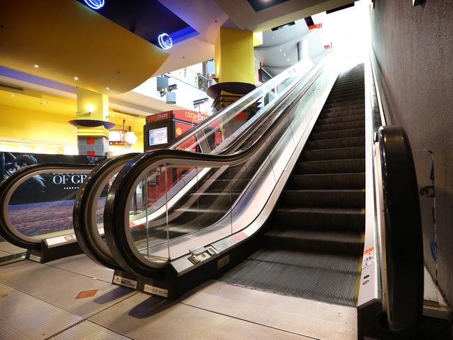 Paul Gallen comes to the aid of elderly man who fell down escalator at ...