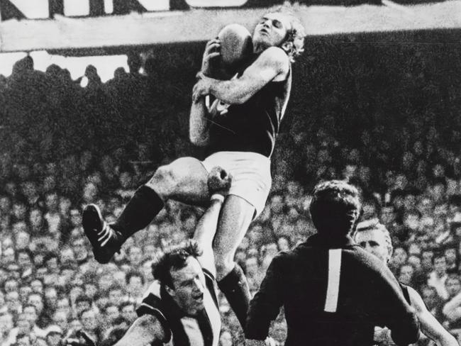 TAUS 60th Anniversary. 26-10-1970 - Carlton player Alex Jesaulenko takes a spectacular mark during the 1970 VFL grand final, which saw Carlton defeat Collingwood in front of a record crowd of 121,696 people at the MCG.