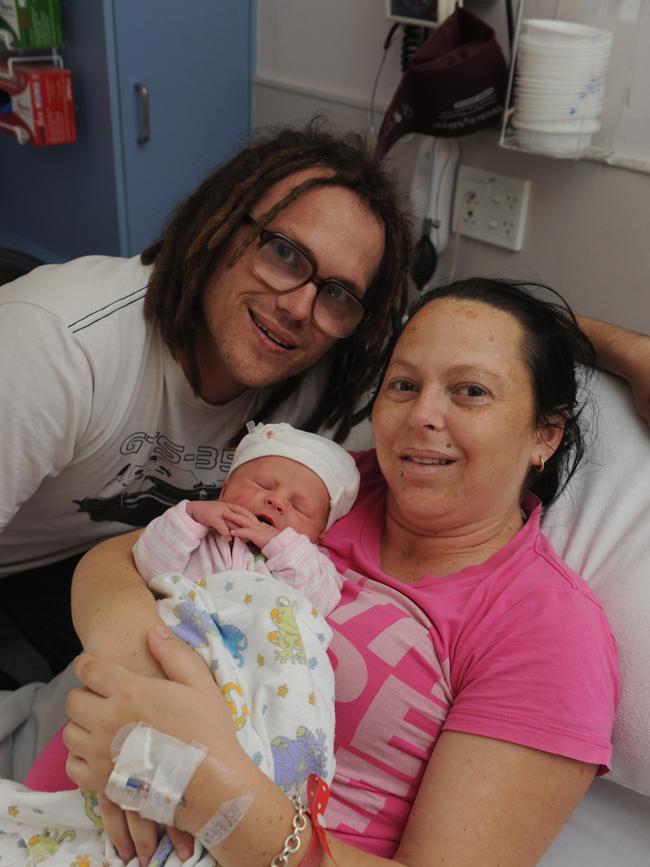 Charmaine and James McLeod with their daughter Aaleyn was born. Picture: Alistair Brightman / Fraser Coast Chronicle