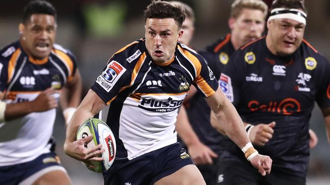 CANBERRA, AUSTRALIA - JUNE 22: Tom Banks of the Brumbies makes a break during the Super Rugby Quarter Final match between the Brumbies and the Sharks at GIO Stadium on June 22, 2019 in Canberra, Australia. (Photo by Matt King/Getty Images)