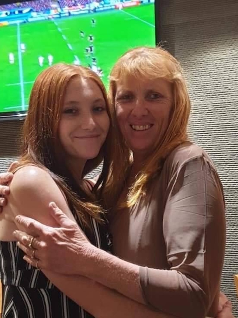 Chelsea Maddox, pictured before her tragic death, with mum, Tanya.