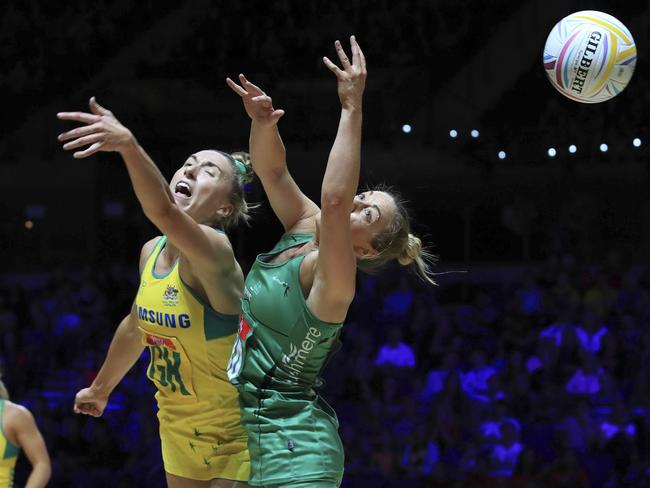 Diamonds debutant Sarah Klau (left) and Northern Ireland's Lisa McCaffrey in action. Picture: AP