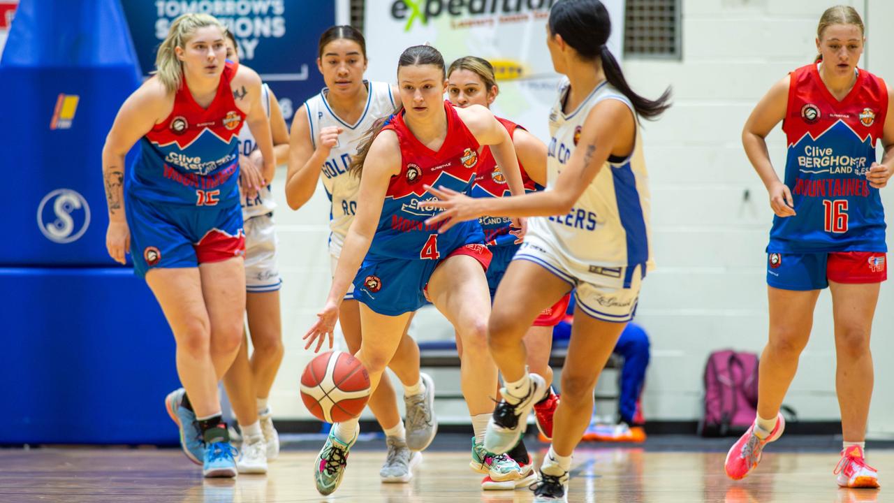 Laura Conway making a break during the game. Picture: Tim Williams_Capture The Dog.