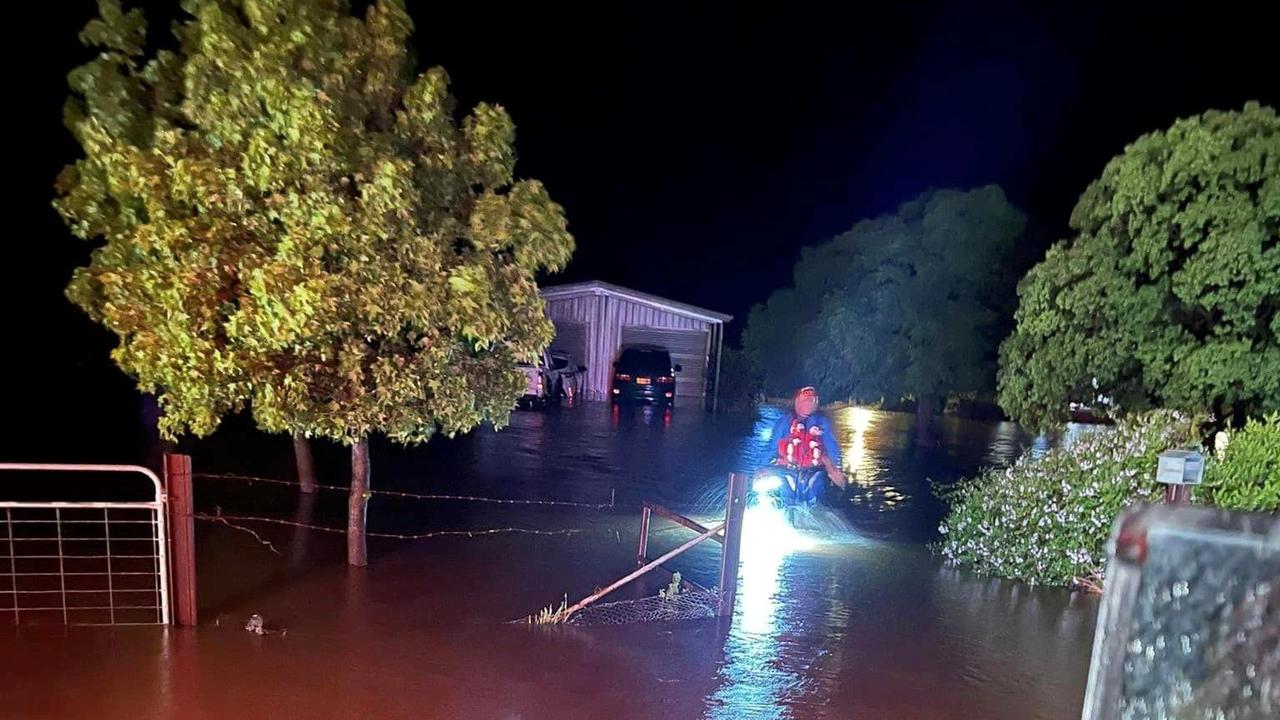 NSW Floods: Hundreds Rescued From Rooftops In Eugowra, Wyangala Dam ...