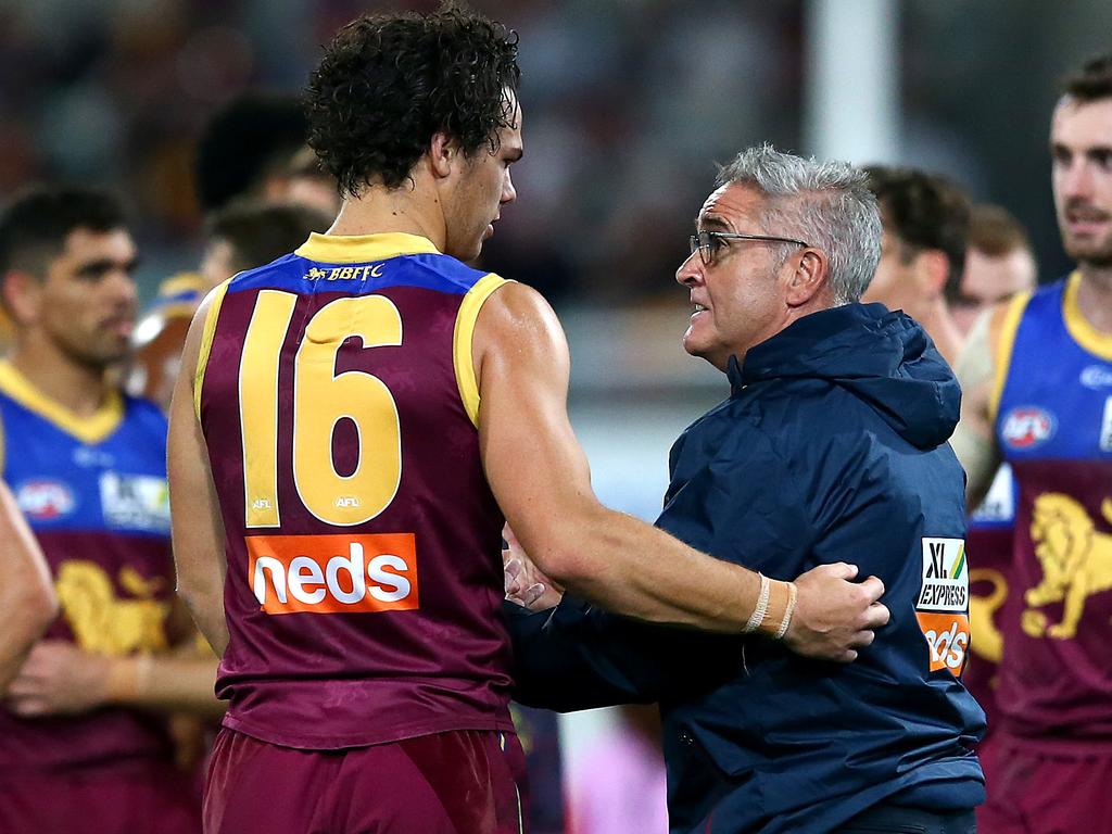 Lions coach Chris Fagan talks to Cam Rayner. (Photo by Jono Searle/AFL Photos/via Getty Images)