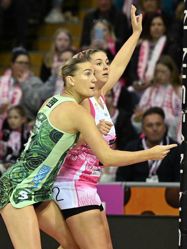 Eleanor Cardwell and Courtney Bruce battle it out. Picture: Sue McKay/Getty Images