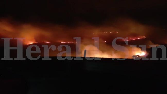 Fire threatens Victorian towns