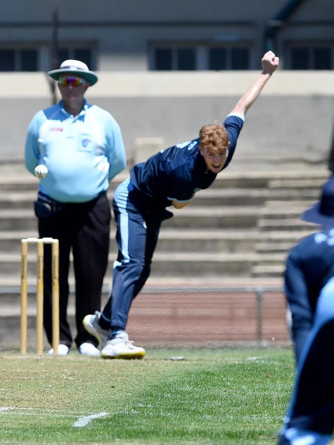 Kew paceman Will Sist fires one down. Picture: Steve Tanner