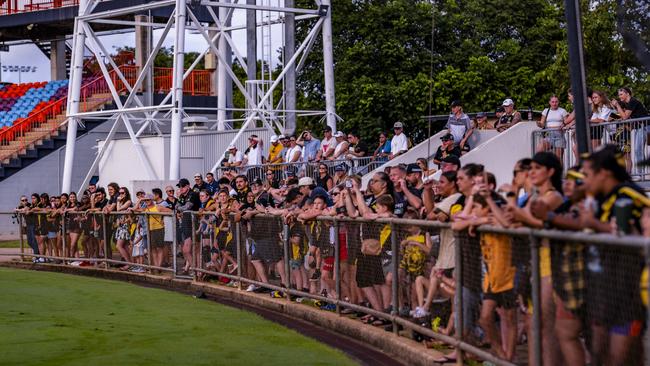 Darwin footy lovers showed up in numbers to see an early morning Richmond FC training run at TIO Stadium. Picture: Patch Clapp (AFLNT Media).