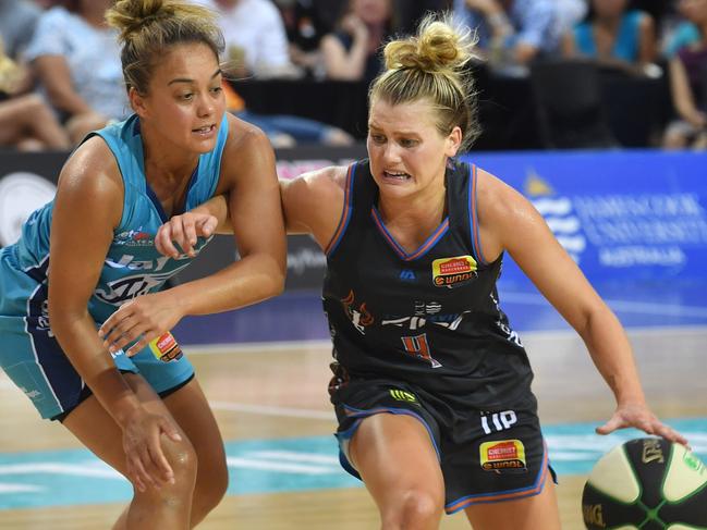 Shyla Heal comes up against Leilani Mitchell in the WNBL decider.