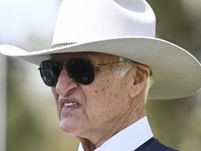 CANBERRA, Australia - NewsWire Photos - October 7, 2024: Bob Katter MP joins thousands of attendees gather at Parliament House in Canberra taking an historic stand against antisemitism and to stand in support of Israel.  Picture: NewsWire / Martin Ollman