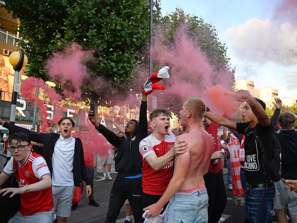 Fa Cup Final Arsenal Defeat Chelsea Fan Celebrations Go Wild Video