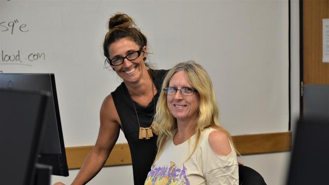 USC adviser Liz Davison with prospective adult student Carolyn O'Donnell at a recent University Skills for You course.