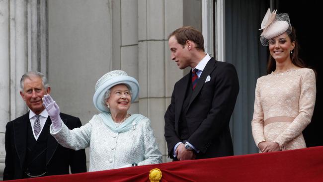 Diamond Jubilee - Carriage Procession And Balcony Appearance