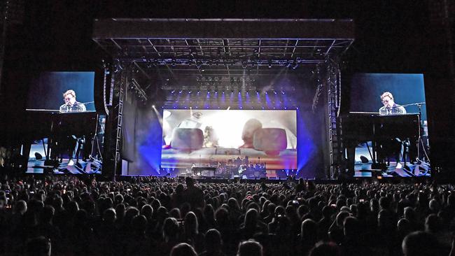 Elton John Farewell Yellow Brick Road Australian Tour, Sunshine Coast. Photo Patrick Woods / Sunshine Coast Daily.