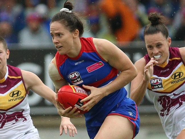 Emma Kearney of the Bulldogs runs forward during the AFLW grand final match between the Western Bulldogs and the Brisbane Lions at Ikon Park in Melbourne, Saturday, March 24, 2018. (AAP Image/Hamish Blair) NO ARCHIVING, EDITORIAL USE ONLY