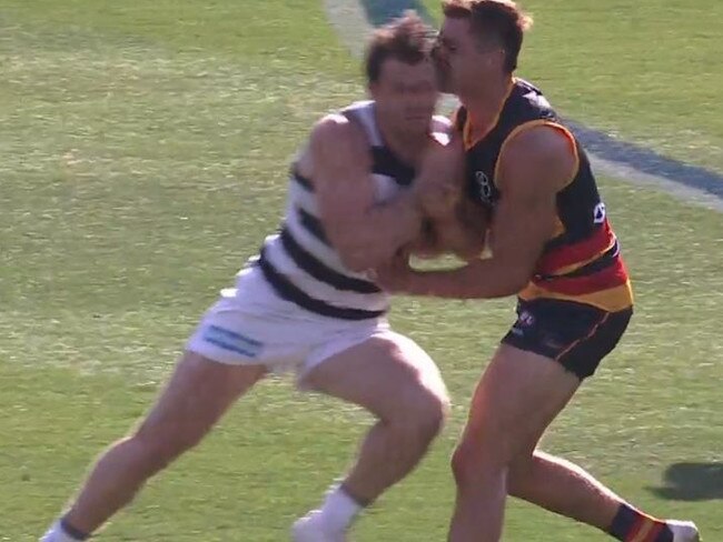 Patrick Dangerfield clashes head with