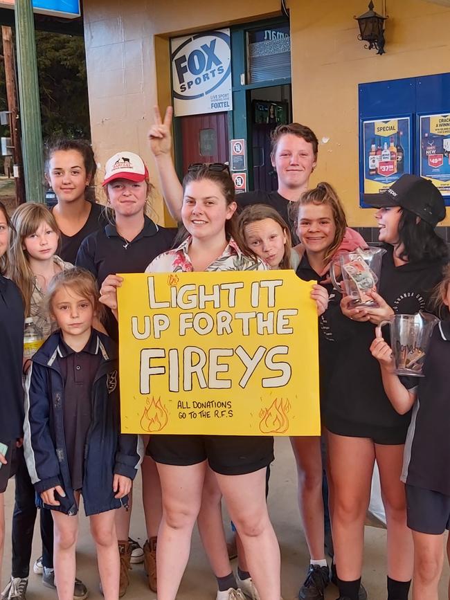 Hannah Hancock, 22, with Braidwood school kids at the Royal Mail Hotel raising money for the RFS. Picture: Craig Dunlop