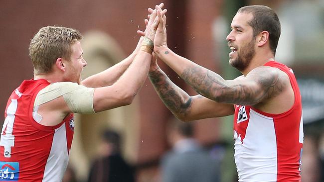 Lance Franklin celebrates with Dan Hannebery. (AAP Image/David Moir).