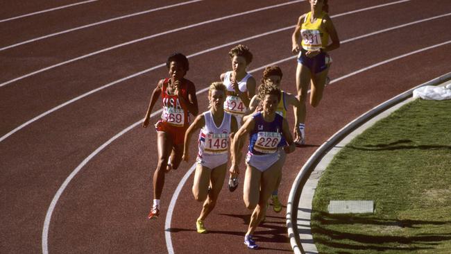 The US’ Robin Campbell (369), Great Britain’s Lorraine Baker (146) and Italy’s Gabriella Dorio (226) lead the pack followed by West Germany’s Margrit Klinger (124), Romania’s Fita Lovin and Sweden’s Jill McCabe (331) in the semi-final heat 2 of the women's 800 metres during the 1984 Summer Olympics at Los Angeles. (Photo by Robert Riger/Getty Images)