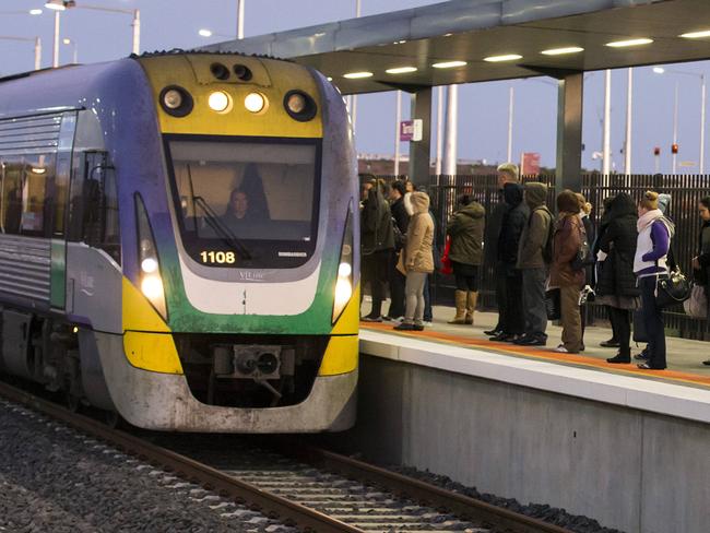 The new RRL Tarneit and Wyndham Vale train stations opened yesterday, this morning will be the first peak. Tarneit station at 7:21am. Picture: Sarah Matray