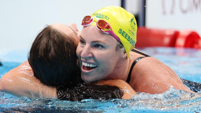 Emily Seebohm embraces gold medallist Kaylee McKeown.